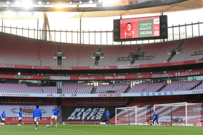 Framed Print : Arsenal vs. Everton: Premier League Showdown at Emirates Stadium