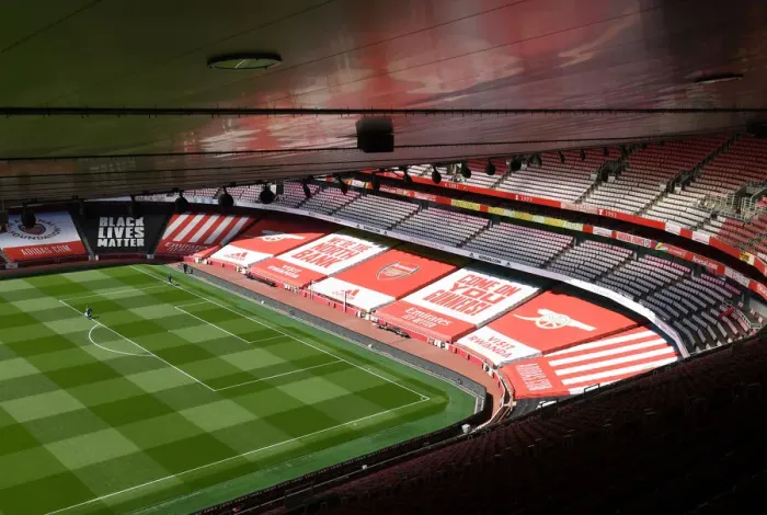 Framed Print : Arsenal vs. Everton: Premier League Showdown at Emirates Stadium