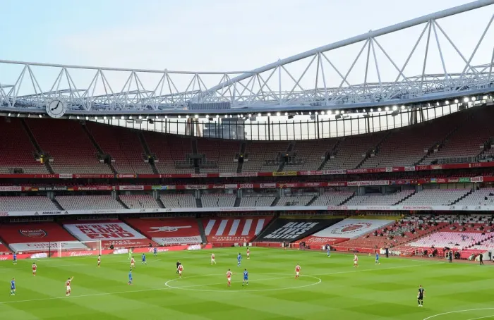 Framed Print : Arsenal vs Everton: Premier League Showdown at Emirates Stadium