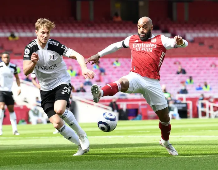 Framed Print : Arsenal vs Fulham: Lacazette Faces Off Against Anderson Amid Empty Emirates Stadium (April 2021) Framed Print : Arsenal vs Fulham: Lacazette Faces Off Against Anderson Amid Empty Emirates Stadium (April 2021)