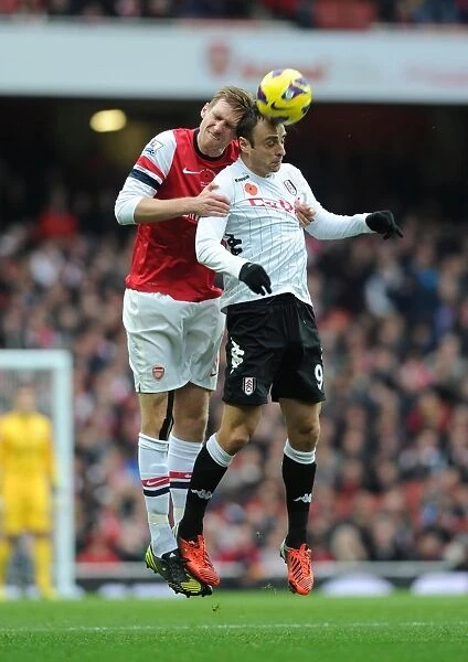 Arsenal vs. Fulham: Per Mertesacker vs. Dimitar Berbatov - Premier League Clash at Emirates Stadium (2012-13)