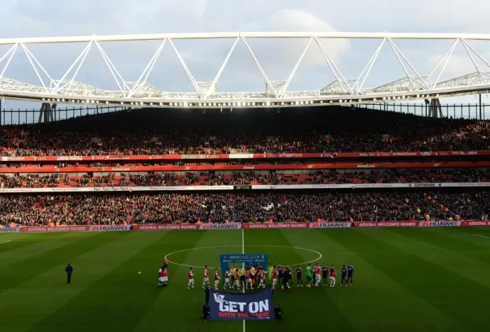 Framed Print : Arsenal vs. Fulham: Premier League Clash at Emirates Stadium, London (January 2014) Framed Print : Arsenal vs. Fulham: Premier League Clash at Emirates Stadium, London (January 2014)