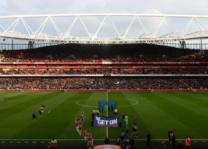Framed Print : Arsenal vs. Fulham: Premier League Showdown at Emirates Stadium (January 2014)