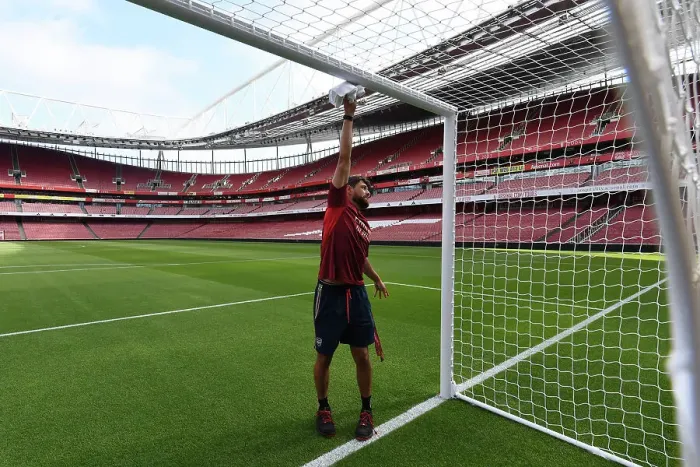 Framed Print : Arsenal vs Fulham: Preparing for Premier League Clash at Emirates Stadium