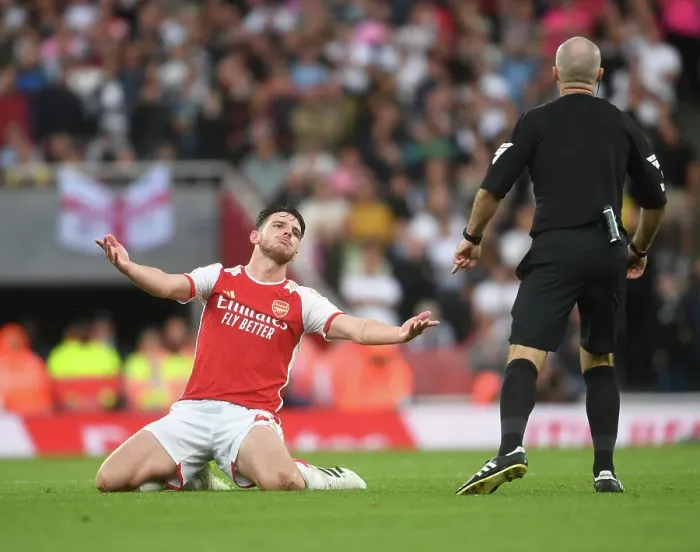 Framed Print : Arsenal vs. Fulham: Tension at the Emirates - August 2023 Premier League Clash