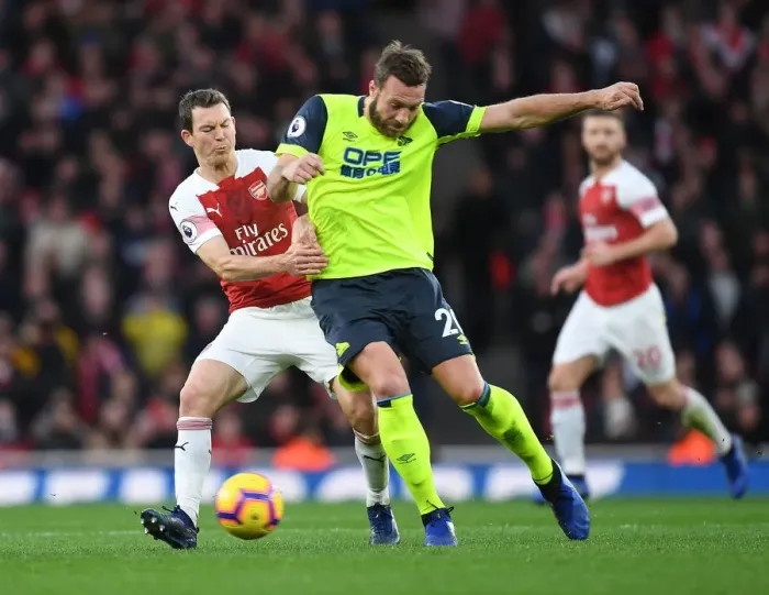 Framed Print : Arsenal vs. Huddersfield: Lichtsteiner vs. Depoitre in Intense Premier League Clash