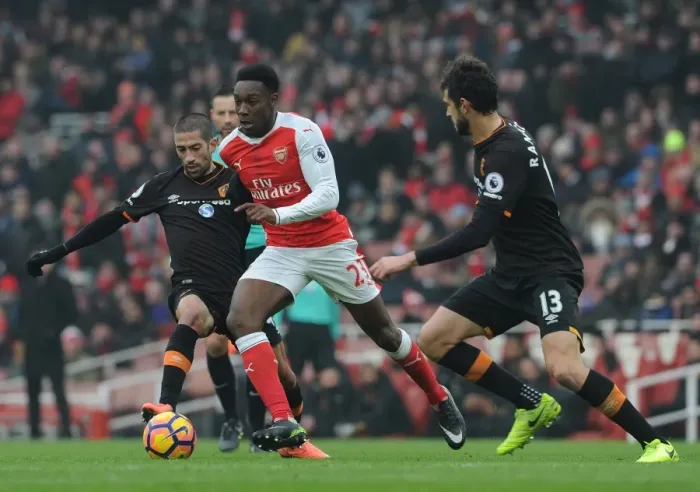 Framed Print : Arsenal vs Hull City: Welbeck Takes on Ranocchia in Premier League Clash