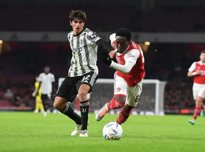 Framed Print : Arsenal vs Juventus: Cozier-Duberry Outmaneuvers Barbieri in 2022-23 Friendly Framed Print : Arsenal vs Juventus: Cozier-Duberry Outmaneuvers Barbieri in 2022-23 Friendly
