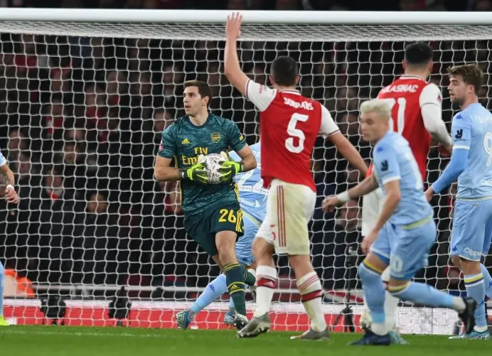 Framed Print : Arsenal vs Leeds United: Emi Martinez in Action during FA Cup Clash at Emirates Stadium