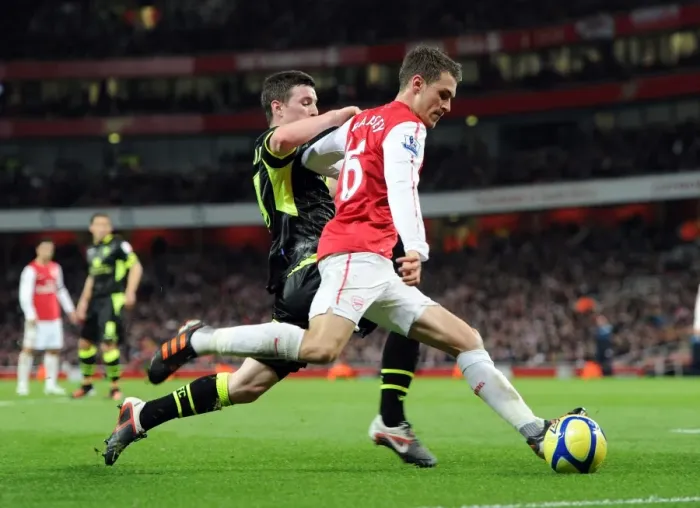 Framed Print : Arsenal vs Leeds United: FA Cup Battle - Ramsey vs Lees Framed Print : Arsenal vs Leeds United: FA Cup Battle - Ramsey vs Lees