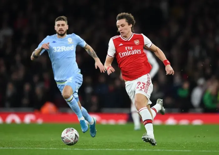 Framed Print : Arsenal vs Leeds United: FA Cup Clash - Luiz vs Klich Battle