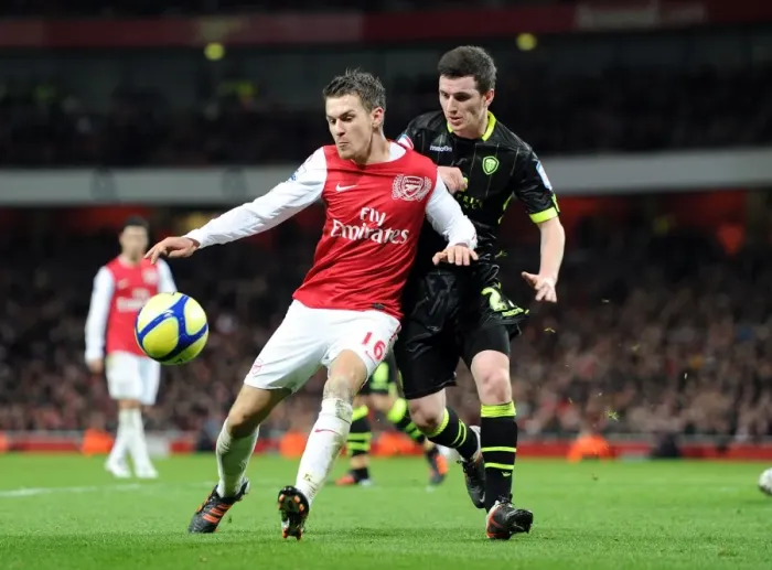 Framed Print : Arsenal vs Leeds United: FA Cup Clash - Ramsey vs Lees Framed Print : Arsenal vs Leeds United: FA Cup Clash - Ramsey vs Lees
