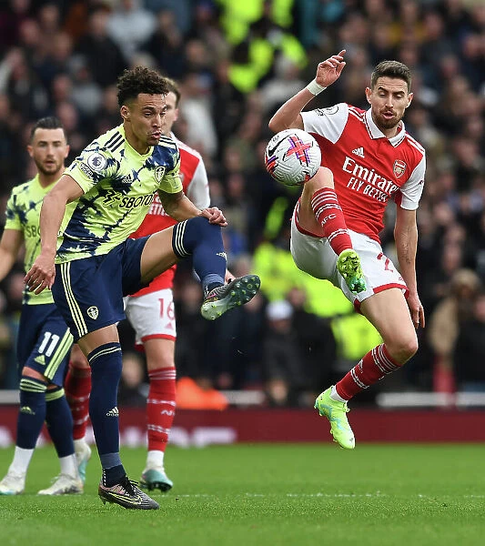 Arsenal vs Leeds United: Jorginho's Tackle Battle in the 2022-23 Premier League Clash