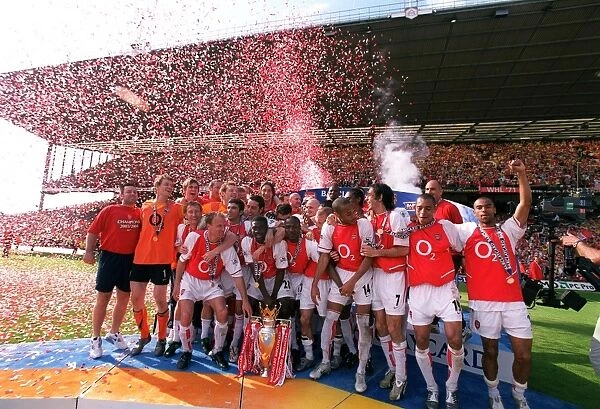Arsenal vs Leicester City: FA Premiership Battle at Highbury, 2004