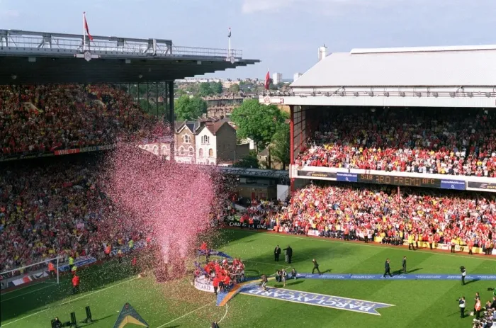 Framed Print : Arsenal vs Leicester City: FA Premiership Showdown - May 15, 2004, Highbury, London