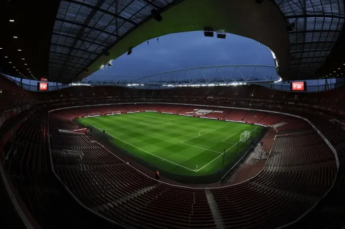 Framed Print : Arsenal vs Leicester City: Premier League Battle at Emirates Stadium (2014-15) Framed Print : Arsenal vs Leicester City: Premier League Battle at Emirates Stadium (2014-15)