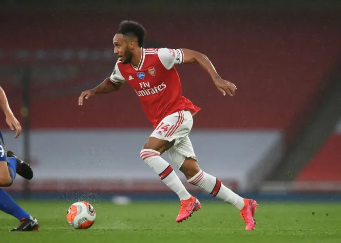 Framed Print : Arsenal vs. Leicester City Showdown: Aubameyang Faces Off in Premier League Clash