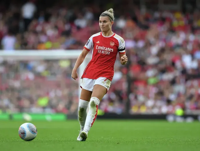 Framed Print : Arsenal vs Liverpool: Barclays Women's Super League Showdown at Emirates Stadium