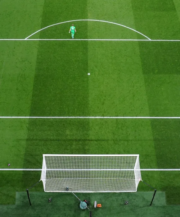 Framed Print : Arsenal vs Liverpool: Bernd Leno Focused Amidst Premier League Tension (2018-19)