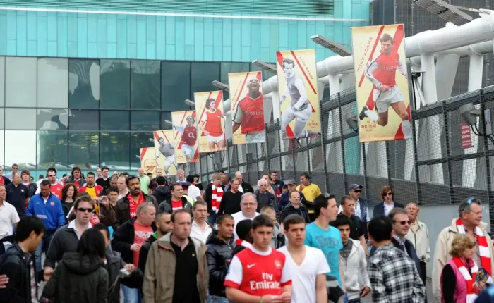 Framed Print : Arsenal vs Liverpool: A Draw at Emirates, Friar Bridge Fans, Barclays Premier League, 17 / 4 / 11