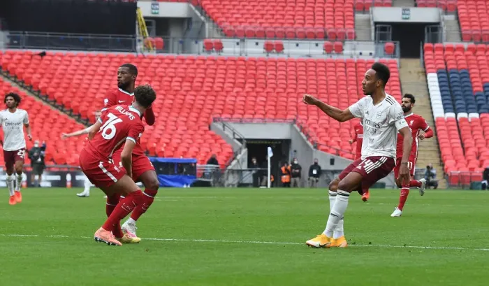 Framed Print : Arsenal vs Liverpool: FA Community Shield Clash at Wembley (2020-21)