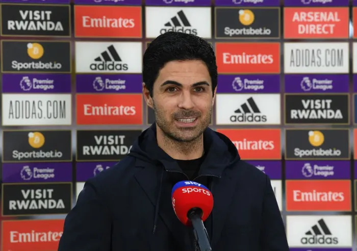Framed Print : Arsenal vs Liverpool: Mikel Arteta's Pre-Match Strategies at Emirates Stadium, April 2021 Framed Print : Arsenal vs Liverpool: Mikel Arteta's Pre-Match Strategies at Emirates Stadium, April 2021