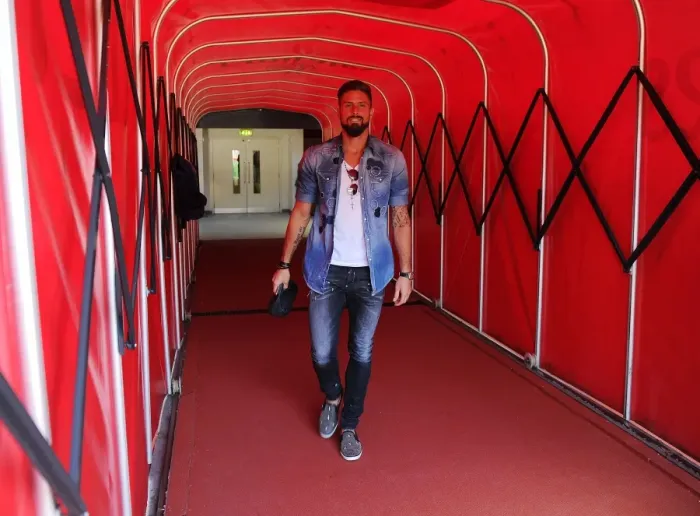 Framed Print : Arsenal vs Liverpool: Olivier Giroud's Focus in the Tunnel - Premier League Showdown, 2016