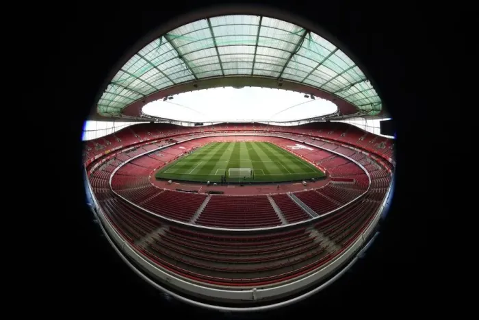 Framed Print : Arsenal vs Liverpool: Premier League Showdown at Emirates Stadium