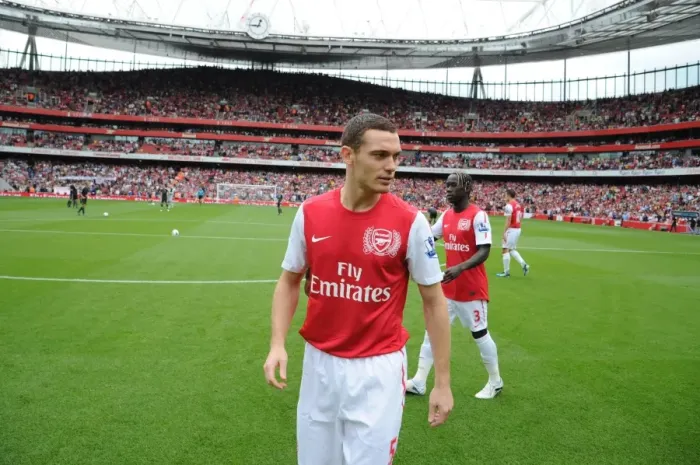 Framed Print : Arsenal vs Liverpool: Thomas Vermaelen Readies for Battle (2011-2012) Framed Print : Arsenal vs Liverpool: Thomas Vermaelen Readies for Battle (2011-2012)