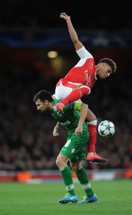 Framed Print : Arsenal vs Ludogorets: Oxlade-Chamberlain Faces Off in 2016-17 Champions League Clash Framed Print : Arsenal vs Ludogorets: Oxlade-Chamberlain Faces Off in 2016-17 Champions League Clash