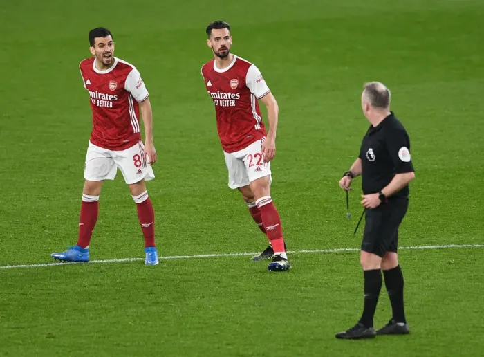 Framed Print : Arsenal vs Manchester City: Dani Ceballos and Pablo Mari Discuss with Referee Amid Strict COVID-19 Protocols (2020-21) Framed Print : Arsenal vs Manchester City: Dani Ceballos and Pablo Mari Discuss with Referee Amid Strict COVID-19 Protocols (2020-21)