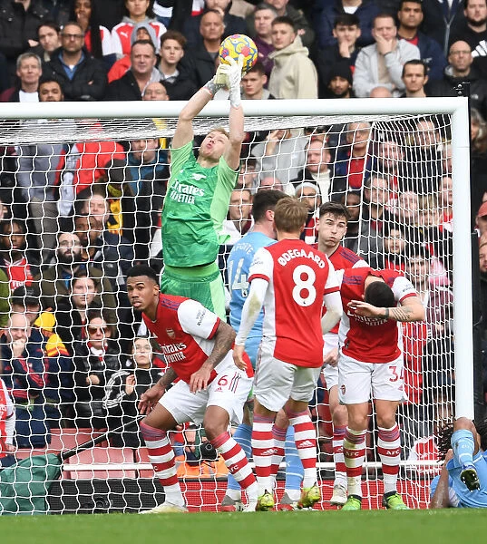 Arsenal vs Manchester City: Aaron Ramsdale in Action at the Emirates Stadium (2021-22)