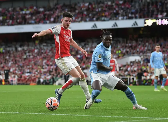 Framed Print : Arsenal vs Manchester City: Declan Rice Clash in the 2023-24 Premier League