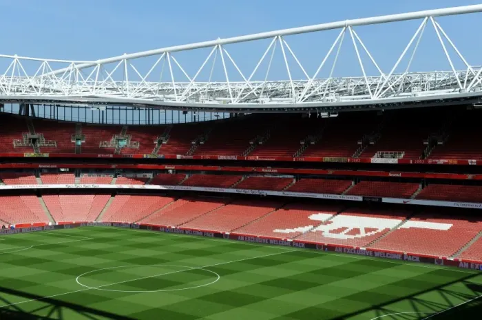Framed Print : Arsenal vs Manchester City: Emirates Stadium Battle, Premier League 2013 / 14 Framed Print : Arsenal vs Manchester City: Emirates Stadium Battle, Premier League 2013 / 14