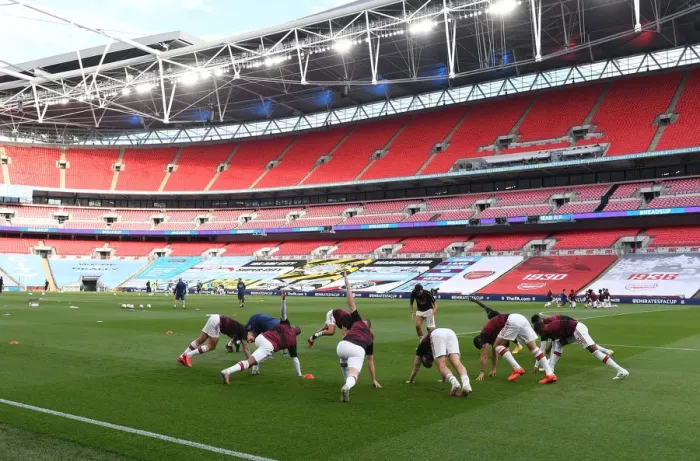 Framed Print : Arsenal vs Manchester City - FA Cup Semi-Final: Players Warm Up at Wembley Stadium