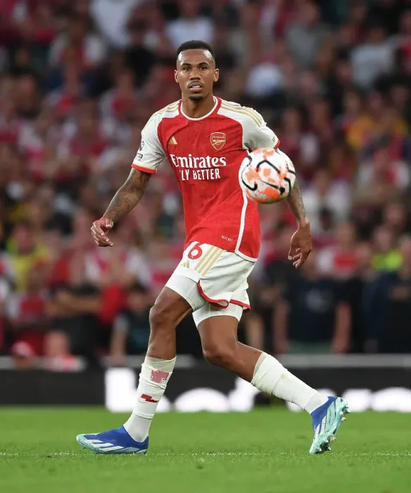 Framed Print : Arsenal vs Manchester City: Gabriel in Action at the Emirates Stadium (2023-24)