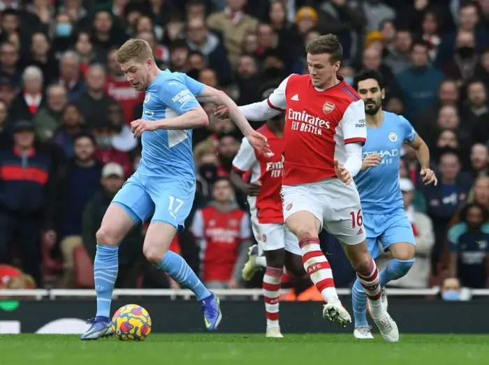 Framed Print : Arsenal vs Manchester City: Holding Holds Back De Bruyne in Intense Premier League Clash