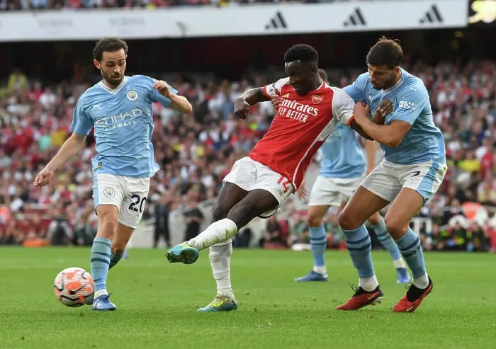 Framed Print : Arsenal vs Manchester City: Intense Battle – Nketiah Evades Pressure Framed Print : Arsenal vs Manchester City: Intense Battle – Nketiah Evades Pressure