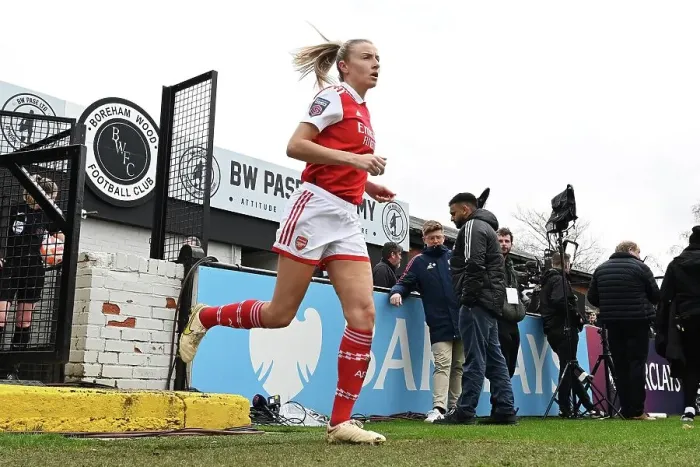 Framed Print : Arsenal vs Manchester City: Leah Williamson Leads the Second-Half Charge in Women's Super League Clash