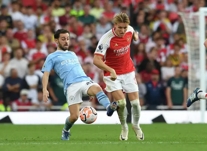 Framed Print : Arsenal vs Manchester City: Odegaard Faces Silva in Premier League Showdown (2023-24)
