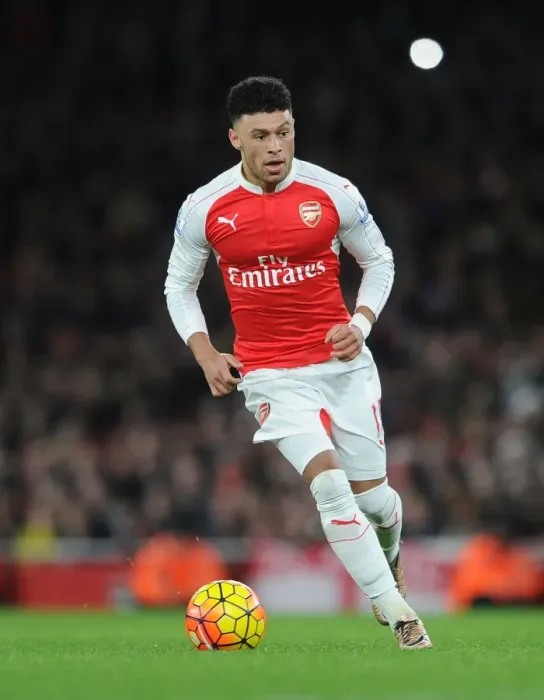 Framed Print : Arsenal vs Manchester City: Oxlade-Chamberlain's Intense Performance (2015-16 Premier League) Framed Print : Arsenal vs Manchester City: Oxlade-Chamberlain's Intense Performance (2015-16 Premier League)