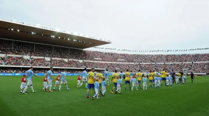 Framed Print : Arsenal vs Manchester City: Pre-Season Showdown in Helsinki, 2013 Framed Print : Arsenal vs Manchester City: Pre-Season Showdown in Helsinki, 2013