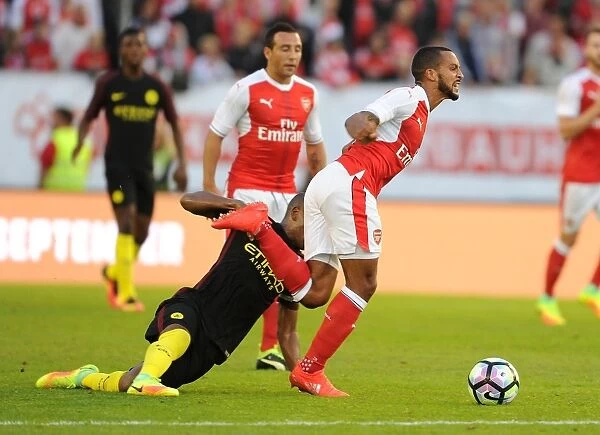 Arsenal vs Manchester City: Walcott vs Fernandinho - Intense Clash in the 2016 Pre-Season Friendly