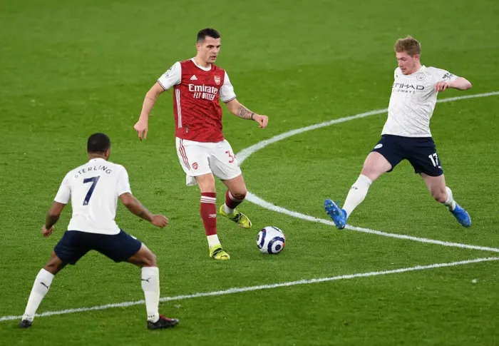 Framed Print : Arsenal vs Manchester City: Xhaka Navigates Sterling and de Bruyne in Empty Emirates Stadium, Premier League 2020-21