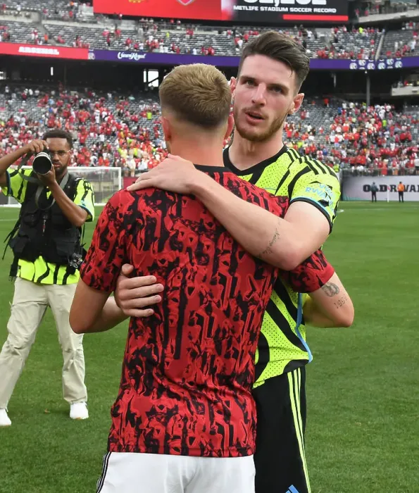 Framed Print : Arsenal vs Manchester United: Post-Match Moment between Declan Rice and Mason Mount (Pre-Season Friendly 2023-24)