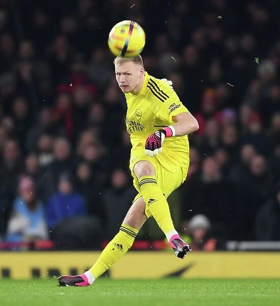 Arsenal vs Manchester United: Aaron Ramsdale in Action at the Emirates Stadium (2022-23)
