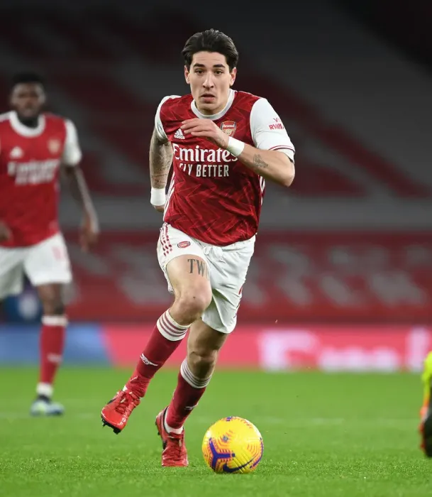 Framed Print : Arsenal vs Manchester United: Bellerin's Battle at Empty Emirates Amidst Pandemic