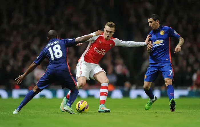 Framed Print : Arsenal vs Manchester United: Calum Chambers Stands Firm Against United's Di Maria and Young