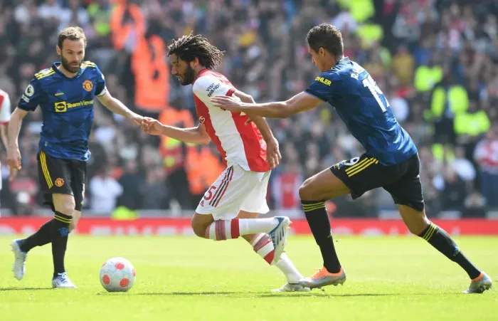 Framed Print : Arsenal vs Manchester United: Elneny vs Varane Clash in the Premier League