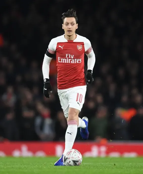 Framed Print : Arsenal vs Manchester United: FA Cup Clash - Ozil Leads Gunners Framed Print : Arsenal vs Manchester United: FA Cup Clash - Ozil Leads Gunners